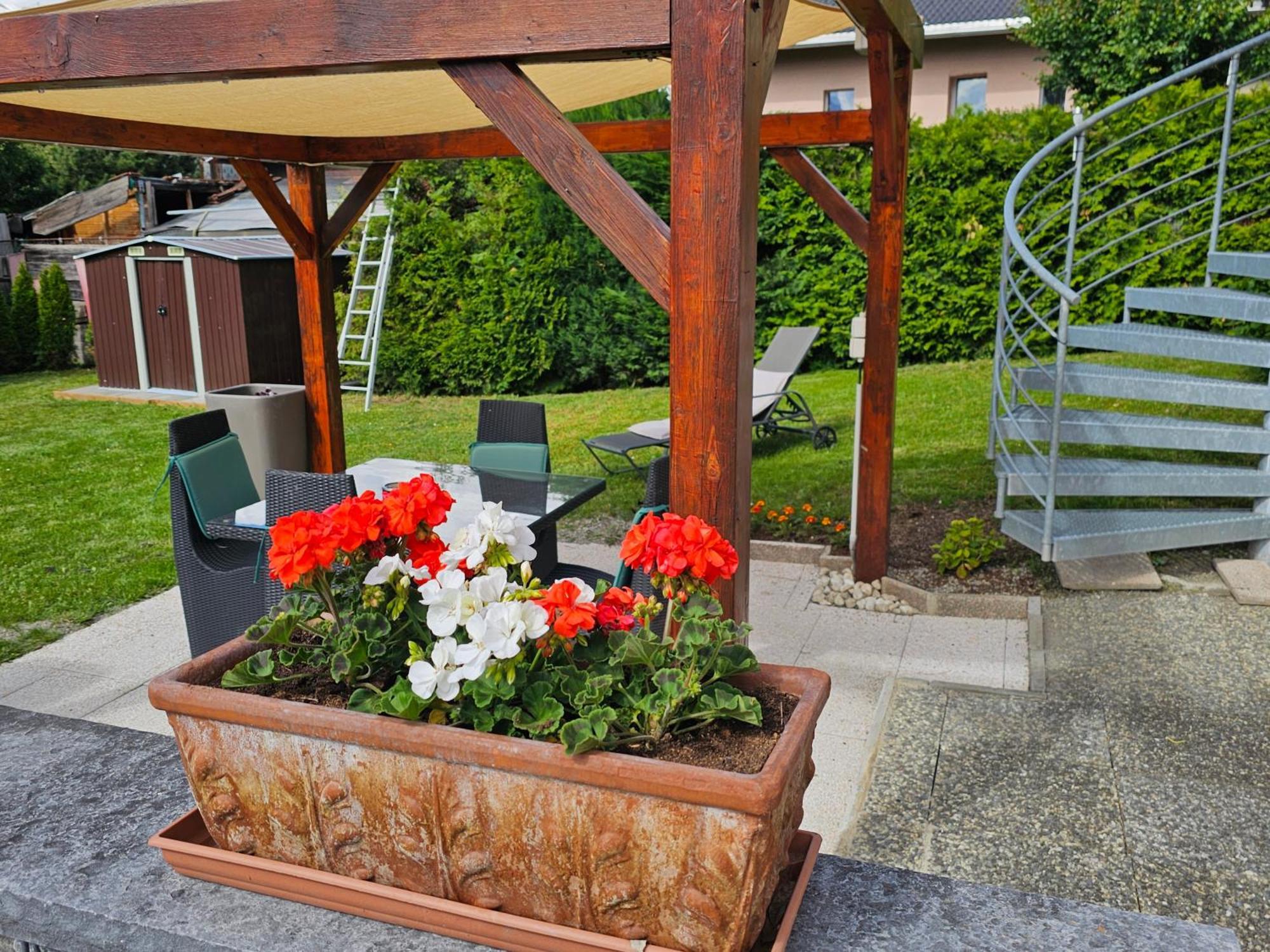 Bed and Breakfast Chez Gigi Нанда Экстерьер фото